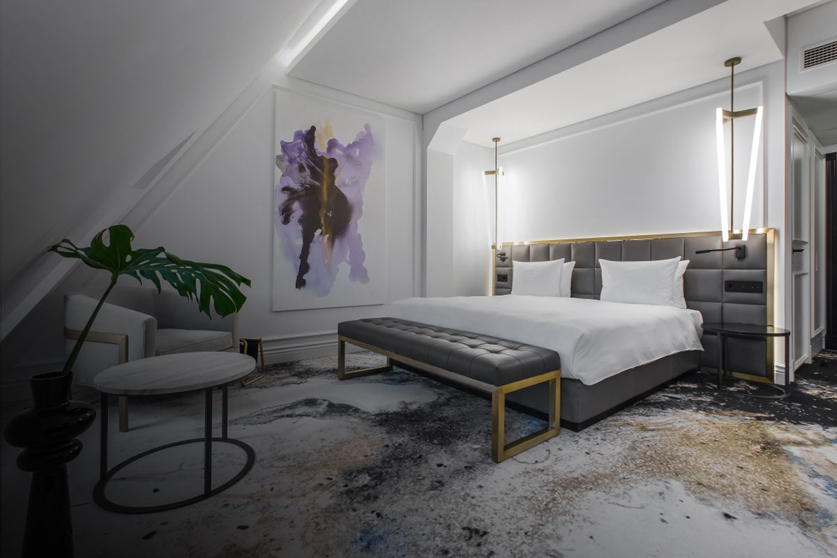 A Standard room at Hotel PACAI with a king bed